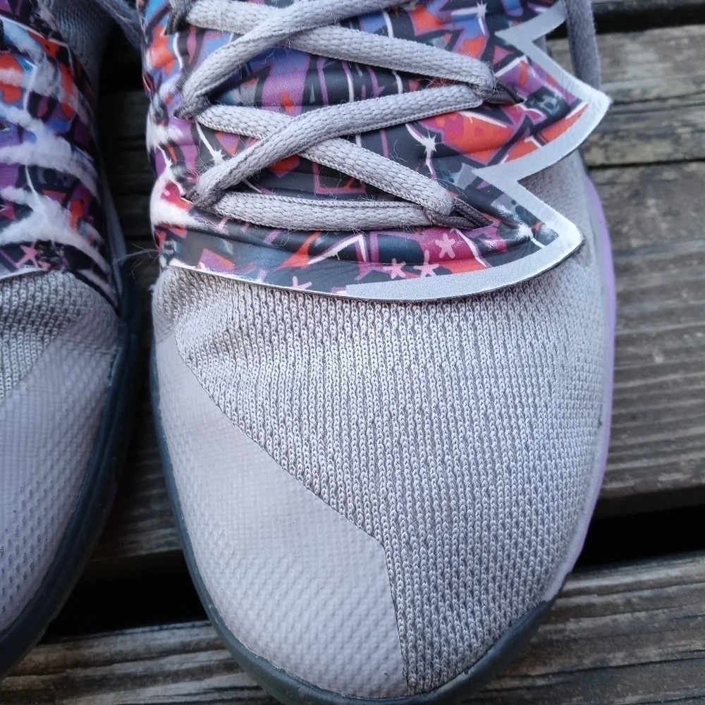 NIKE Kyrie 5 Graffiti Atmosphere Wo's Sz 8 Youth sz 6 .Grey AQ2456 001.. Sock pr